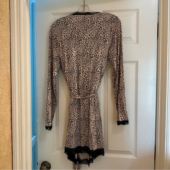 NWOT Heavenly By Victoria Animal Print Short Pajama Set Matching Robe Medium - Picture 2 of 15